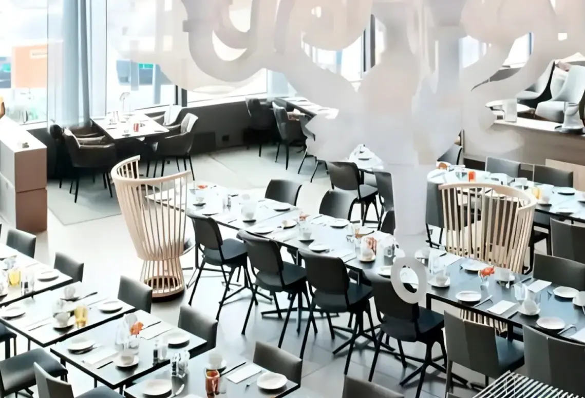 Restauracja i jedzenie w hotelu Scandic Paasi