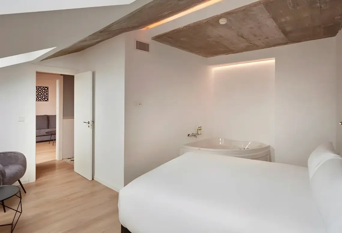 Pokój w hotelu Sercotel Granada Suites
