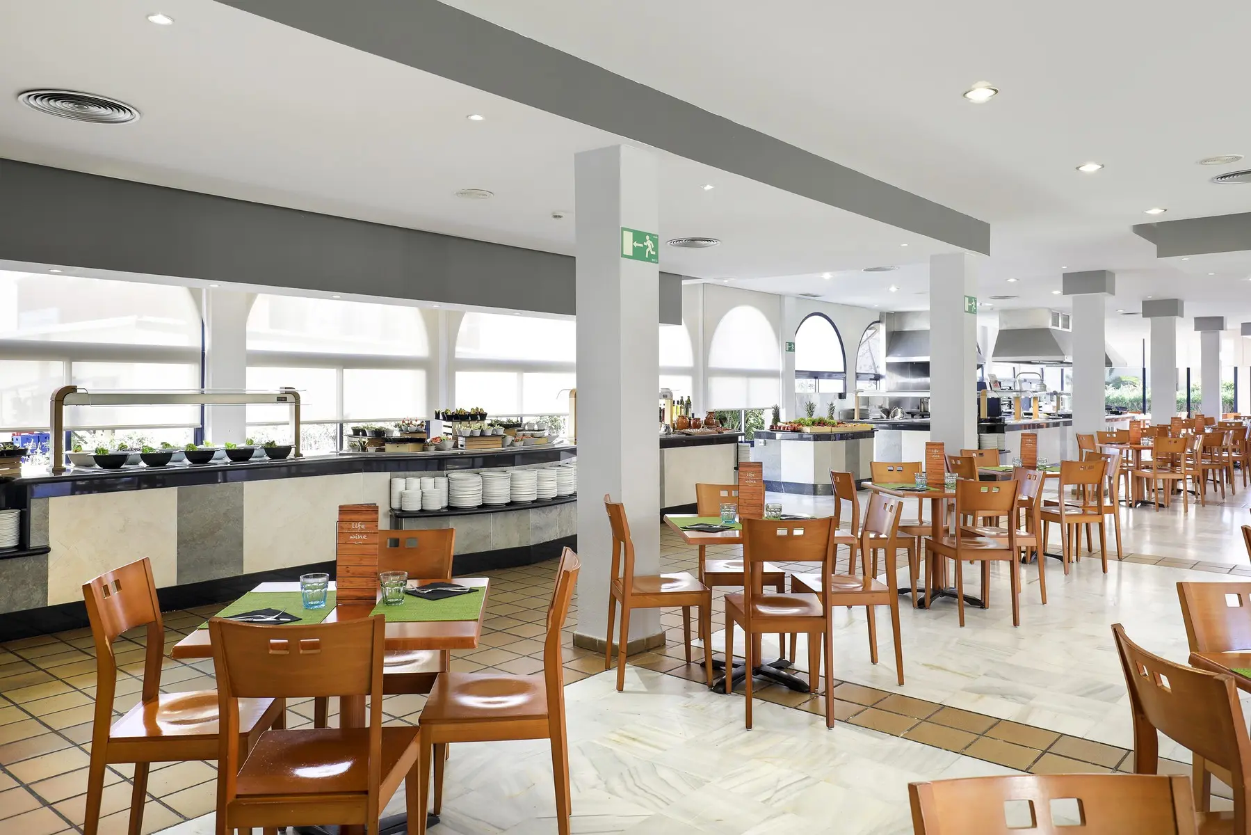 Restauracja i jedzenie w hotelu Sol Sancti Petri