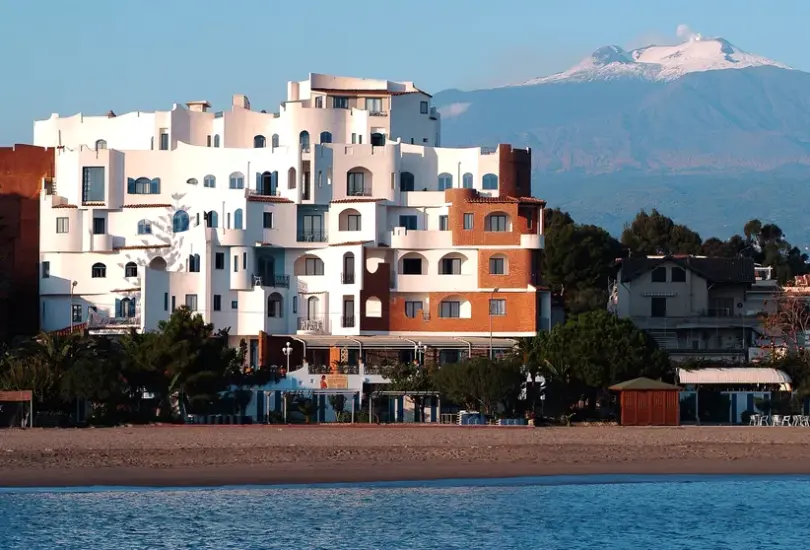Plaża przy hotelu Sporting Baia