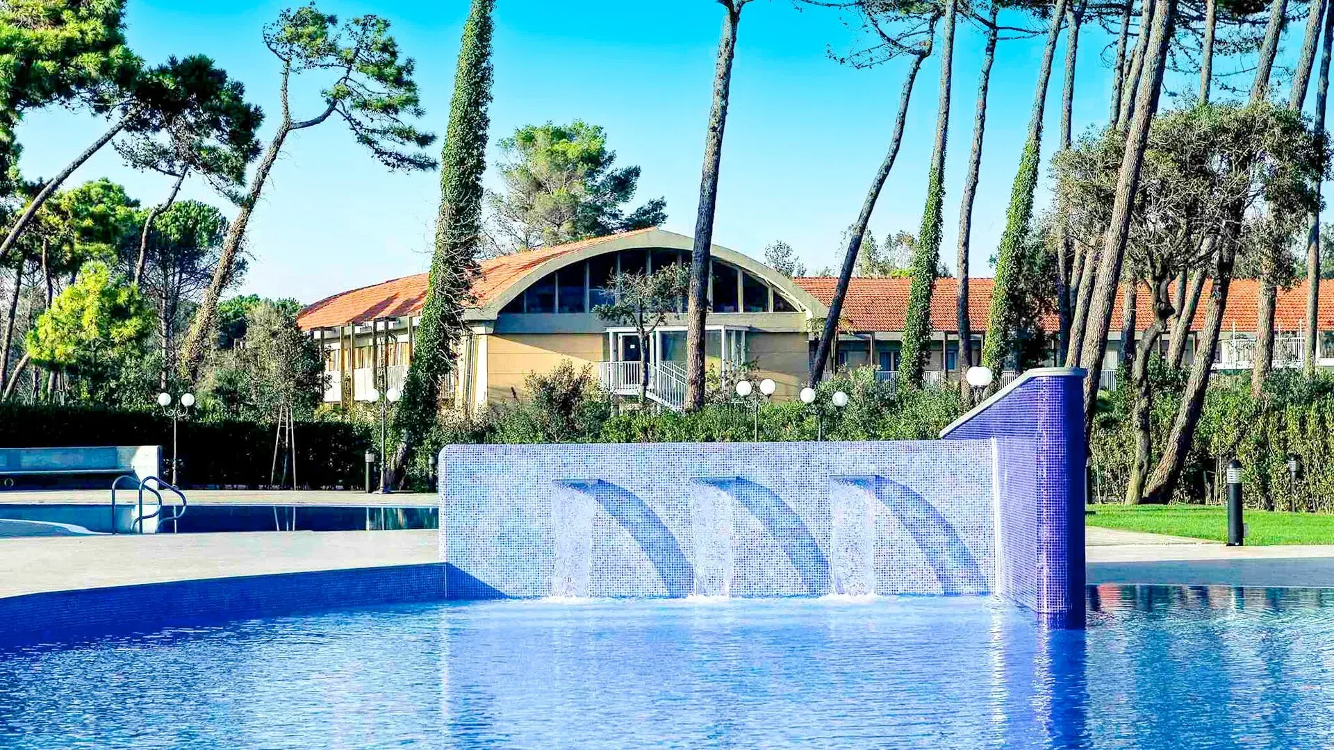Basen w hotelu TH Tirrenia Green Park Resort