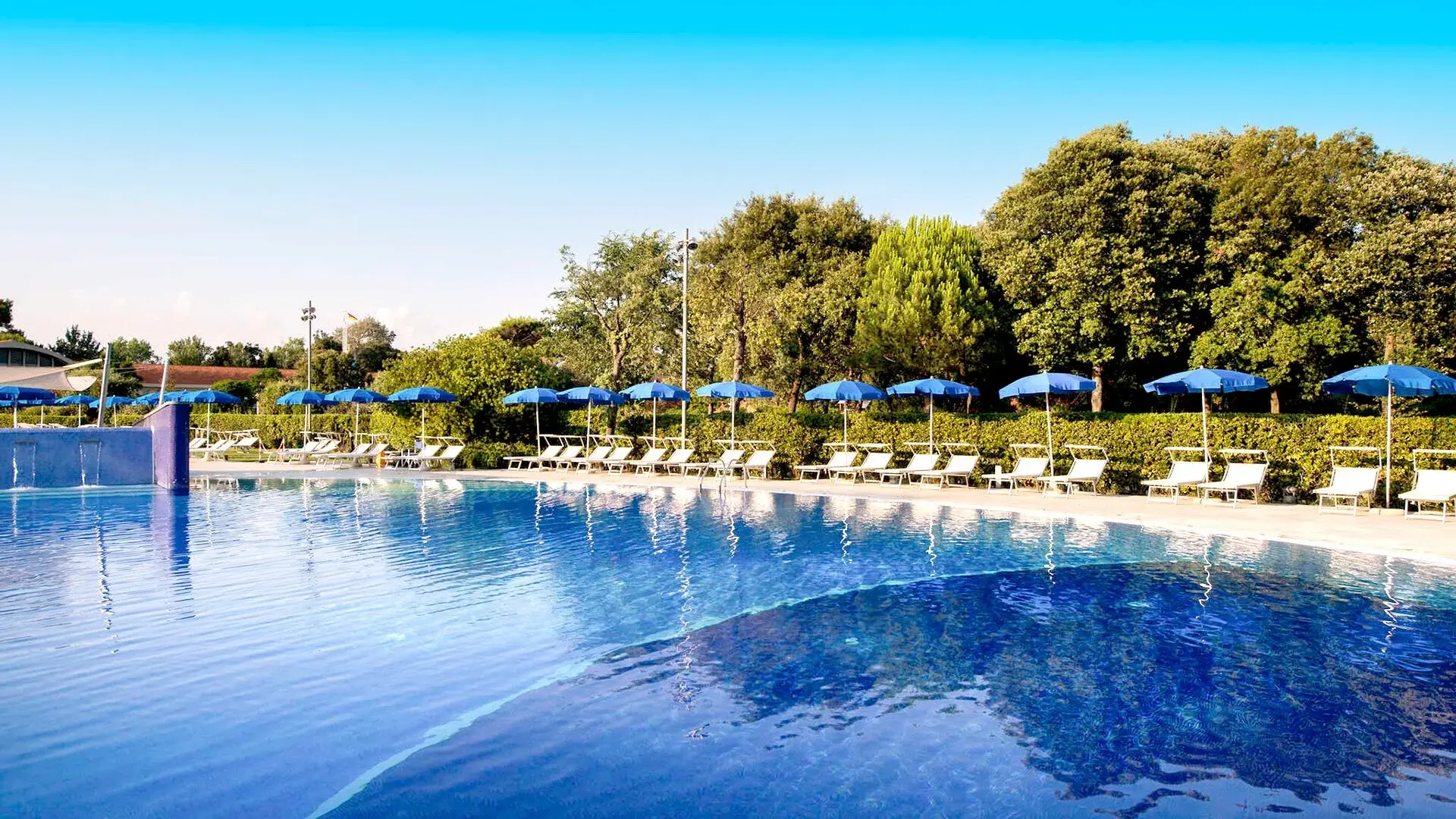 Basen w hotelu TH Tirrenia Green Park Resort