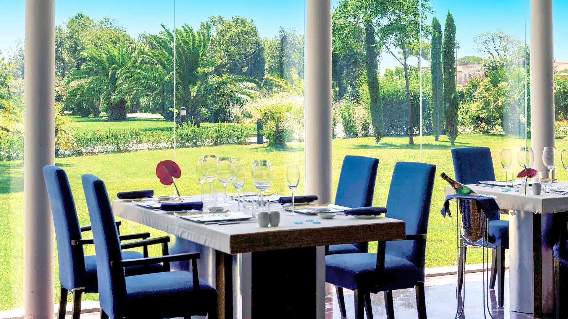 Restauracja i jedzenie w hotelu TH Tirrenia Green Park Resort