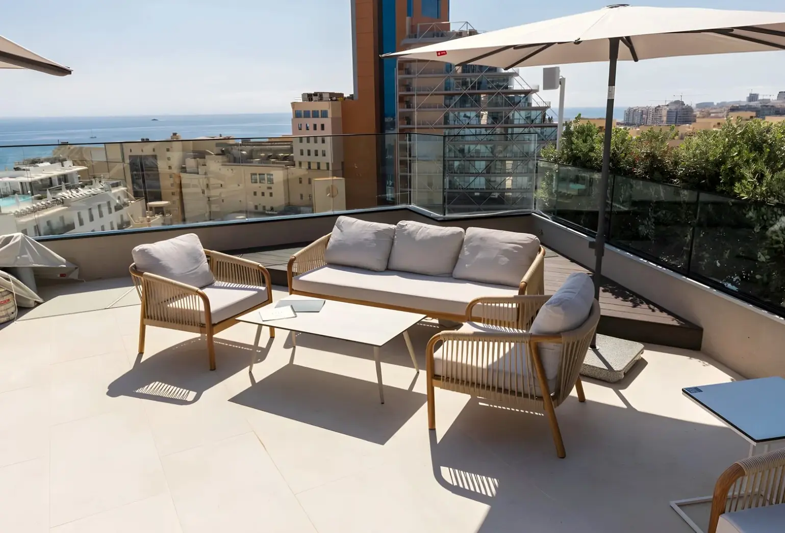 Widok z hotelu The Londoner Hotel St. Julian's