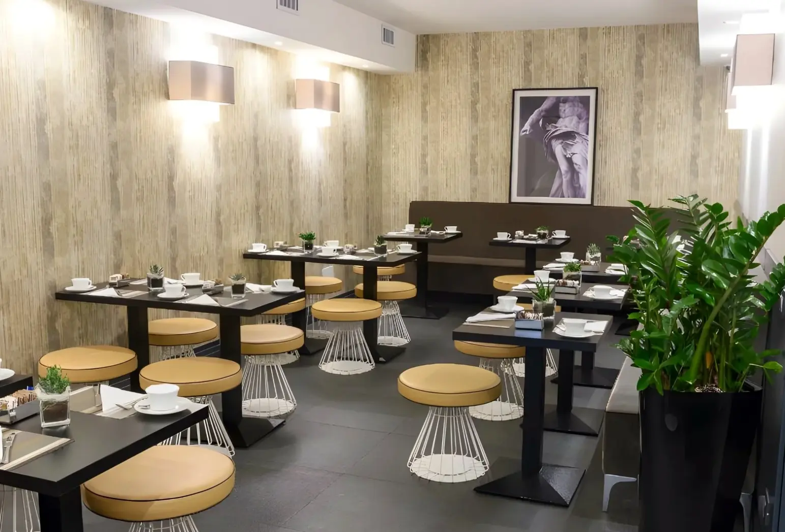 Restauracja i jedzenie w hotelu The Republic Hotel Roma