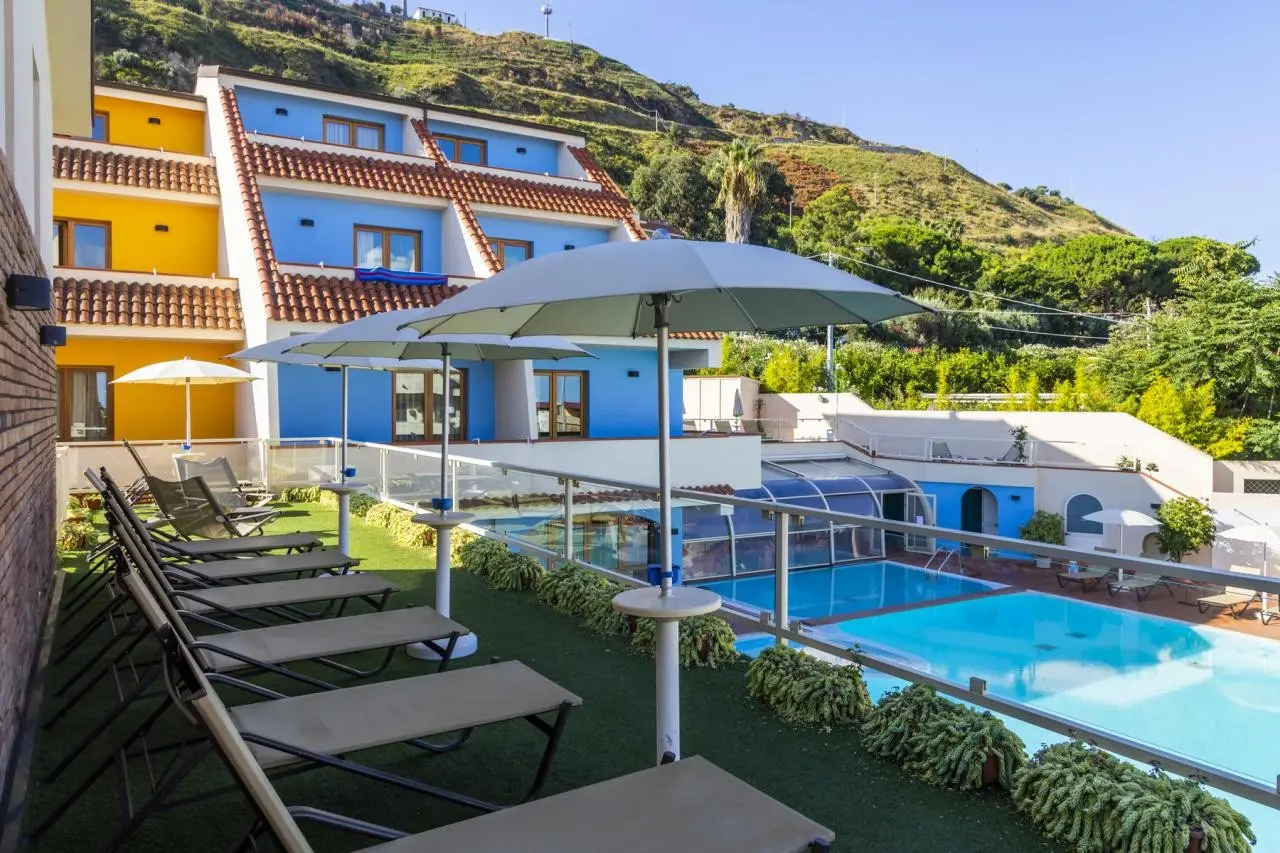 Tropis Hotel — TROPIS