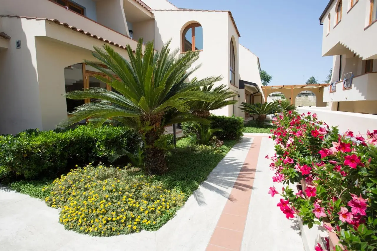 Tropis Hotel — TROPIS