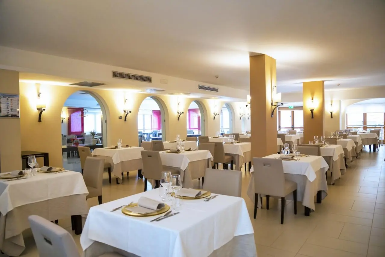 Tropis Hotel — TROPIS