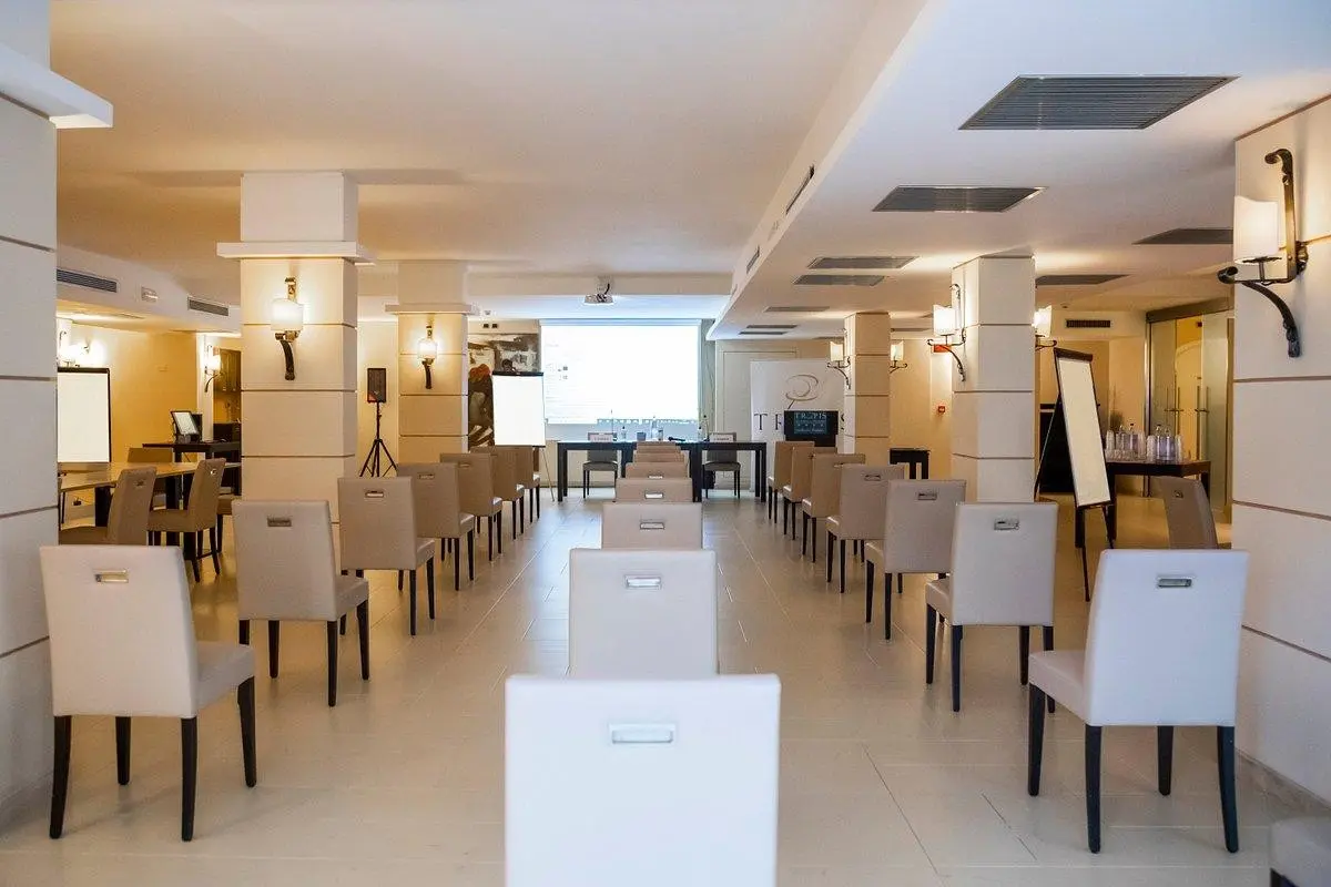 Tropis Hotel — TROPIS