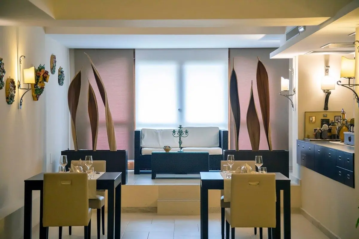 Tropis Hotel — TROPIS