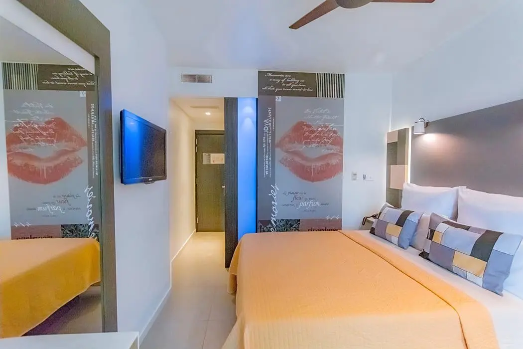 Valentina — VALENTINA