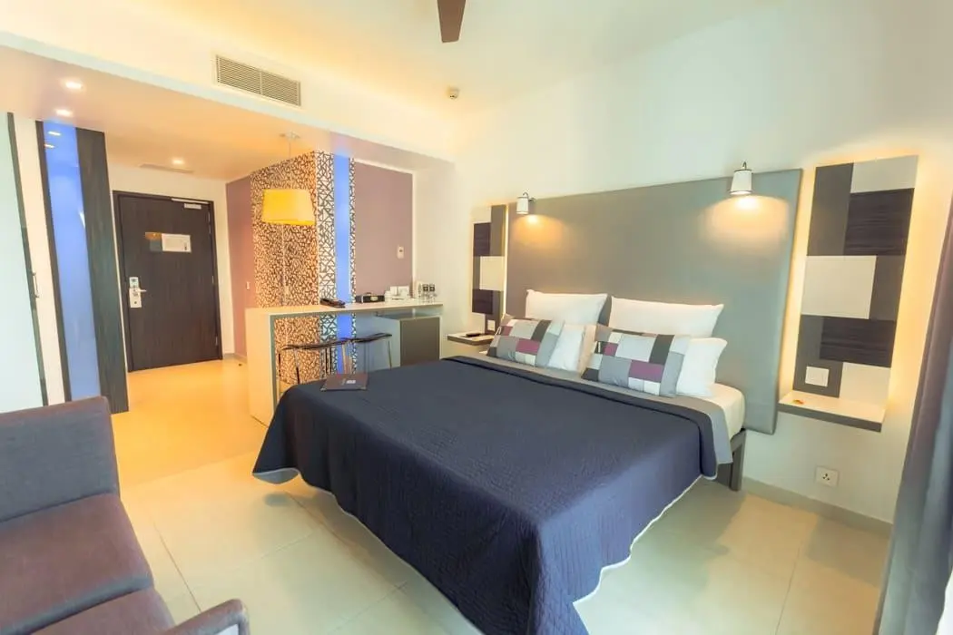 Valentina — VALENTINA