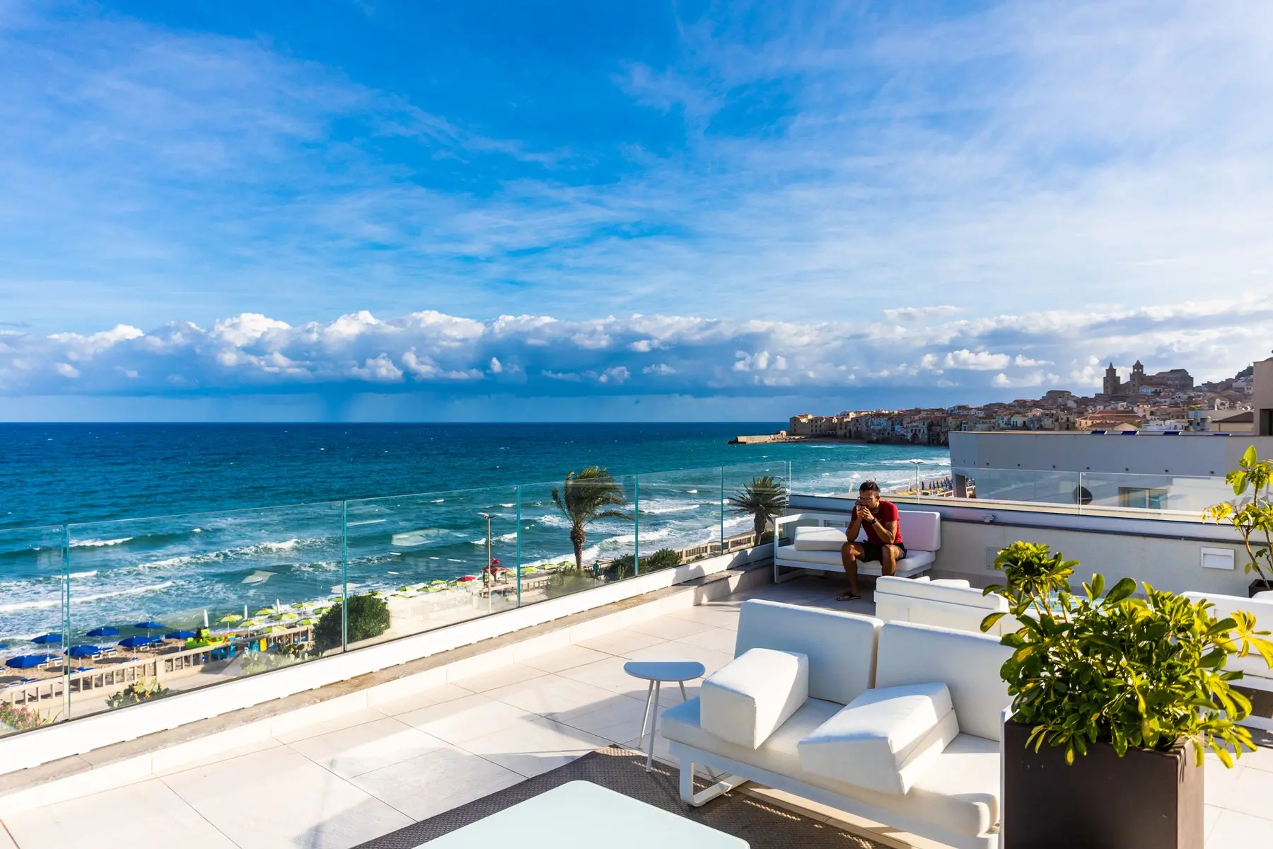 Victoria — VICTORIA PALACE