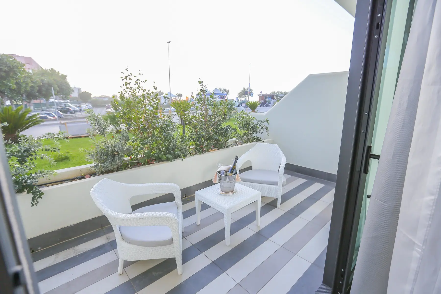 Victoria — VICTORIA PALACE