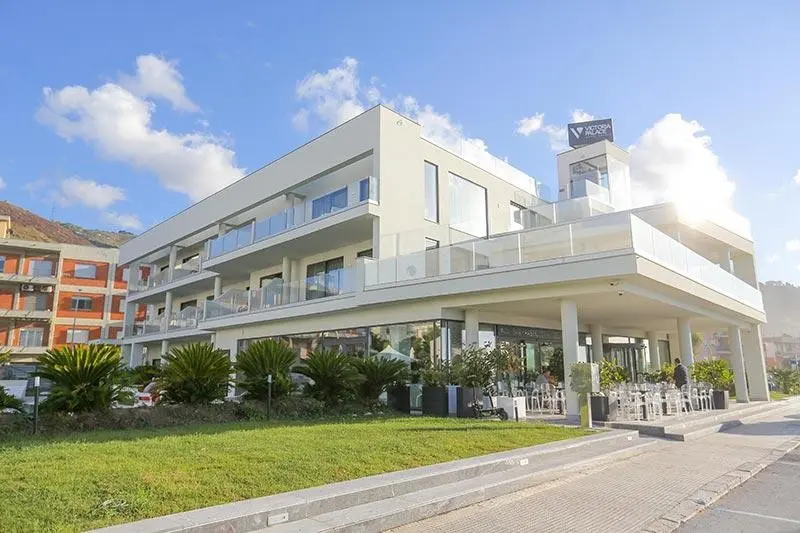 Victoria — VICTORIA PALACE