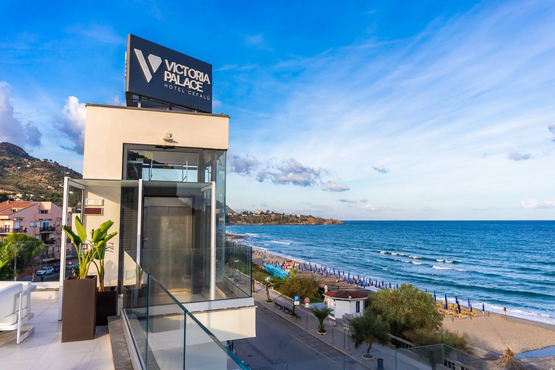 Victoria — VICTORIA PALACE