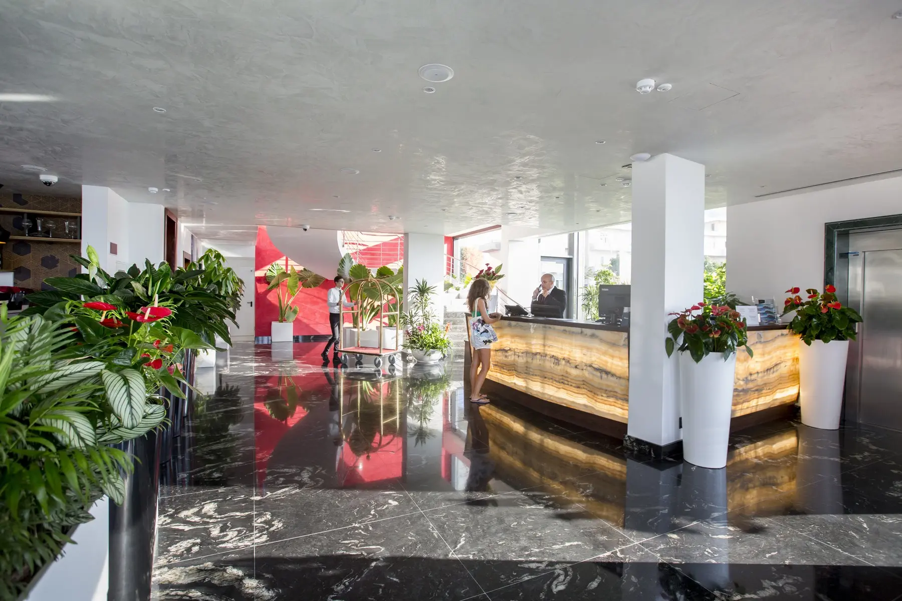 Victoria — VICTORIA PALACE