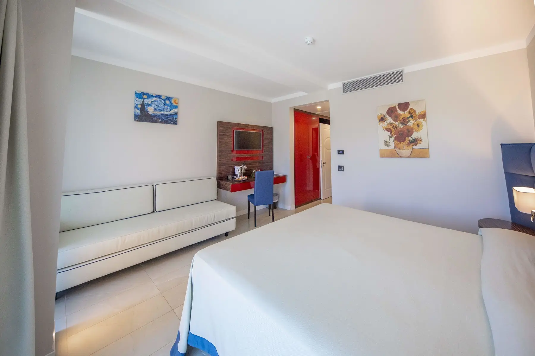 Victoria — VICTORIA PALACE