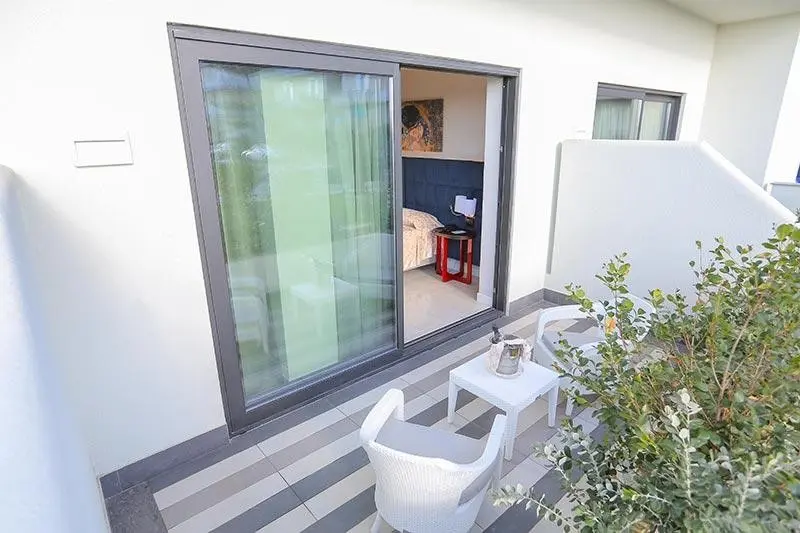 Victoria — VICTORIA PALACE