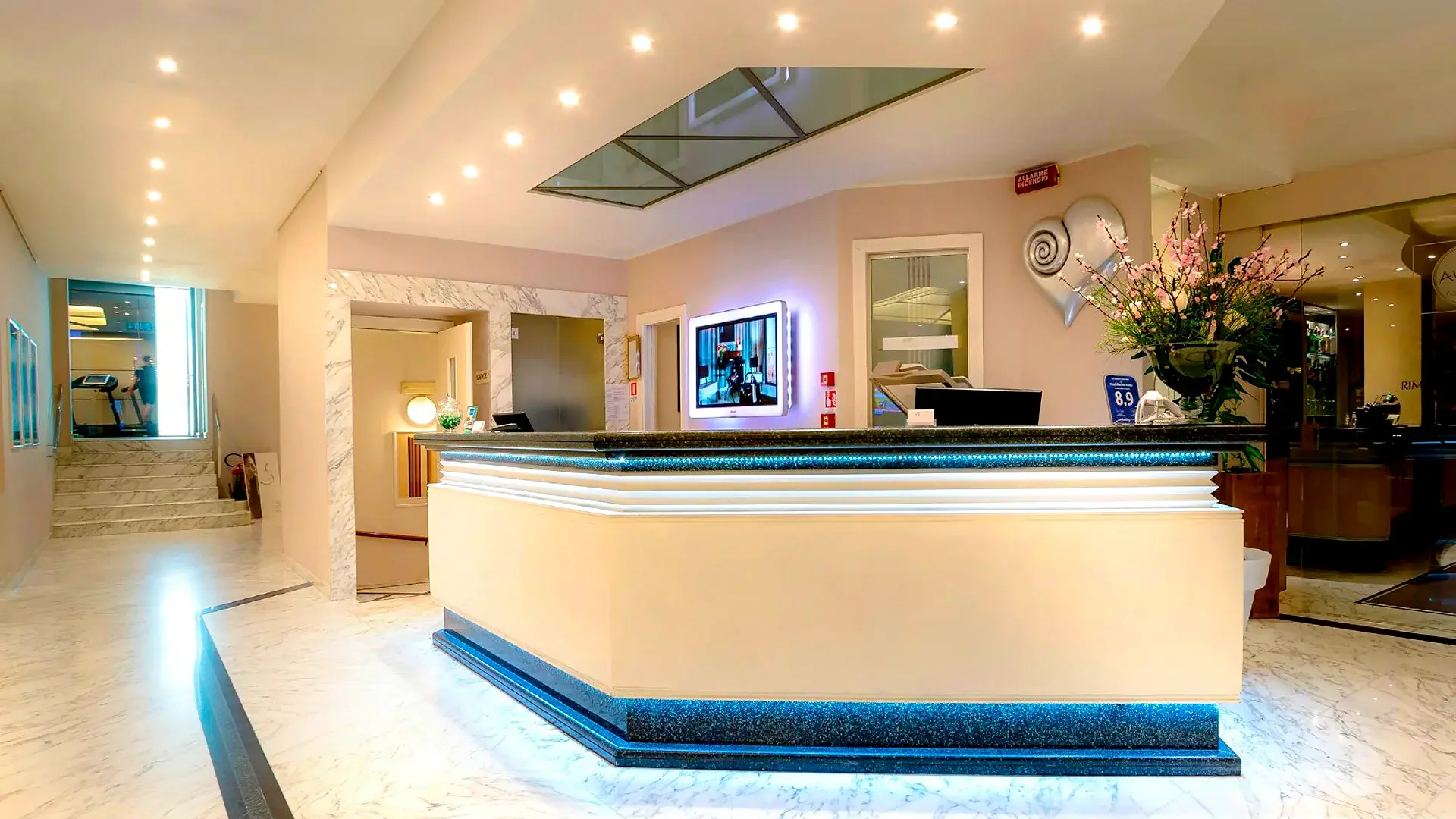 Lobby hotelu Villa Rosa Riviera