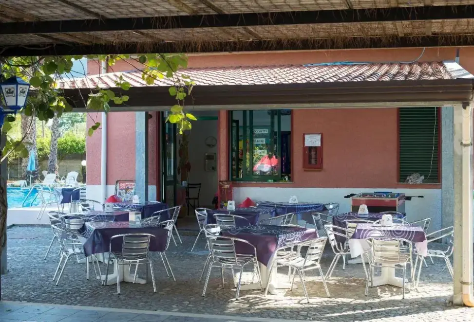 Restauracja i jedzenie w hotelu Villaggio Alkantara