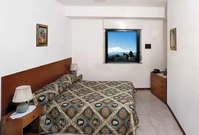 Pokój w hotelu Villaggio Alkantara