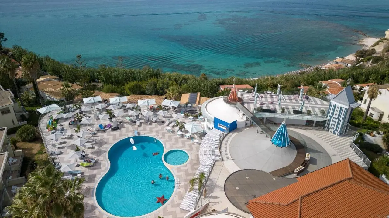 Villaggio Stromboli — VILLAGGIO STROMBOLI