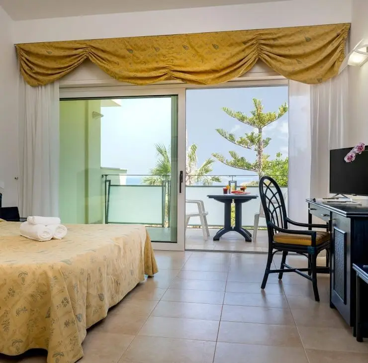 Villaggio Stromboli — VILLAGGIO STROMBOLI