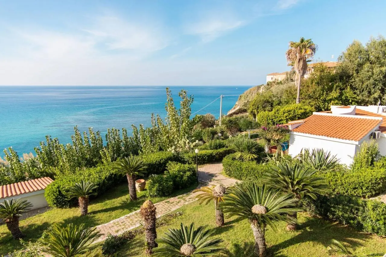 Villaggio Stromboli — VILLAGGIO STROMBOLI