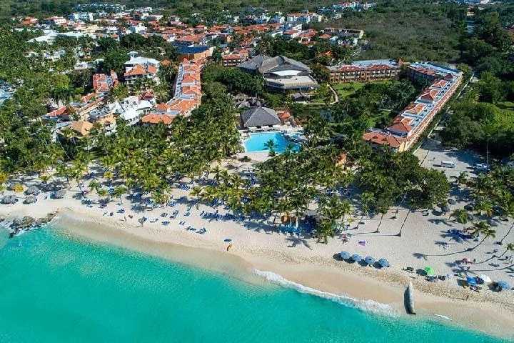 Plaża przy hotelu Viva Dominicus Palace by Wyndham