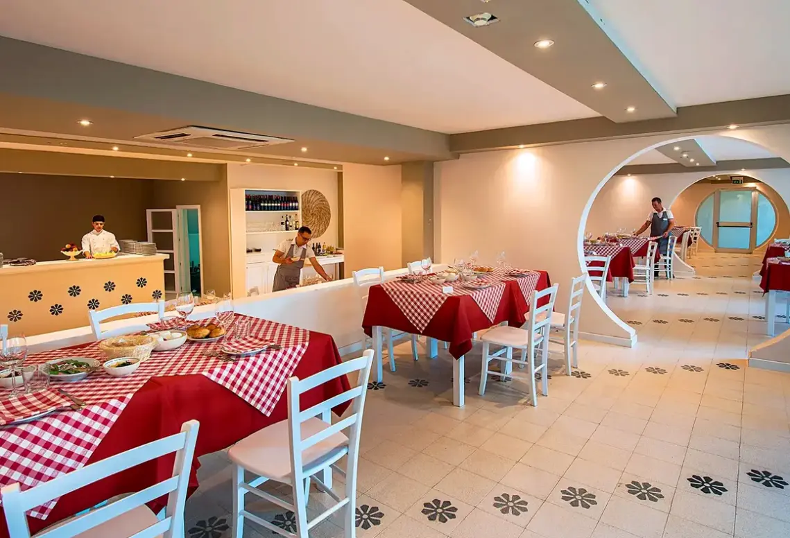 Restauracja i jedzenie w hotelu Voi Alimini Resort