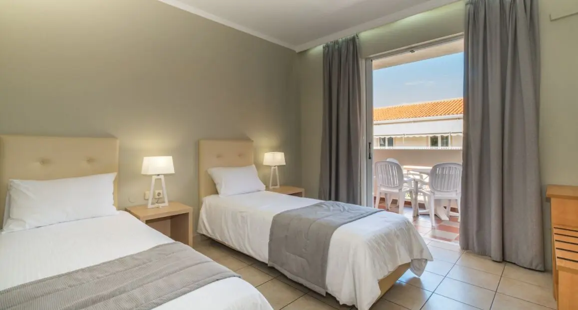 Pokój w hotelu Xenos Kamara Beach