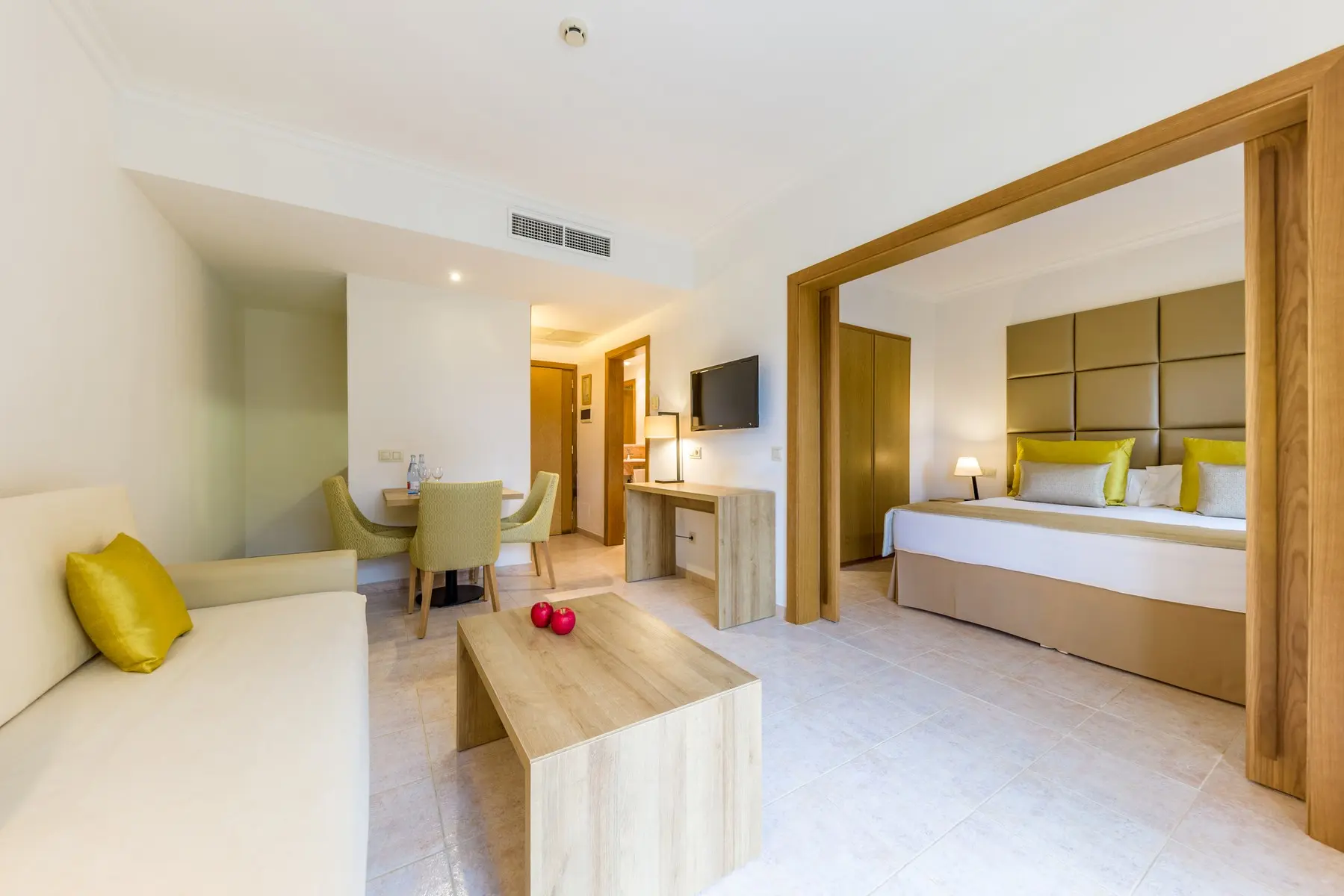 Zafiro Menorca — ZAFIRO MENORCA