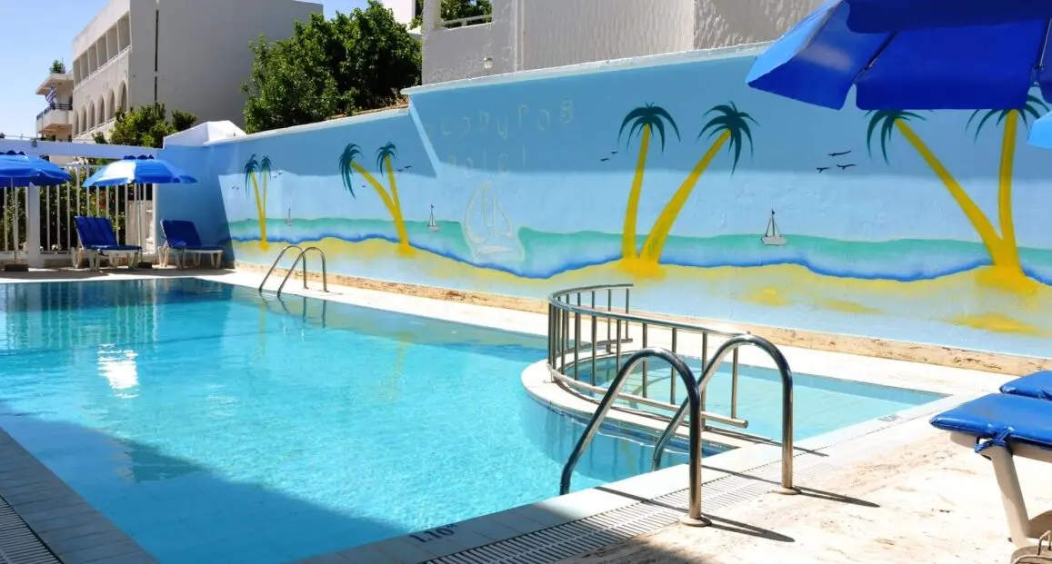 Basen w hotelu Zephyros Hotel