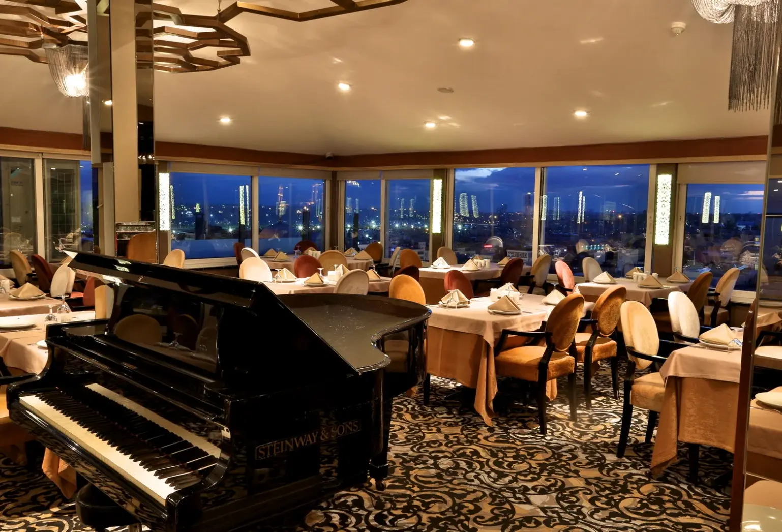 Restauracja i jedzenie w hotelu Zurich Istanbul