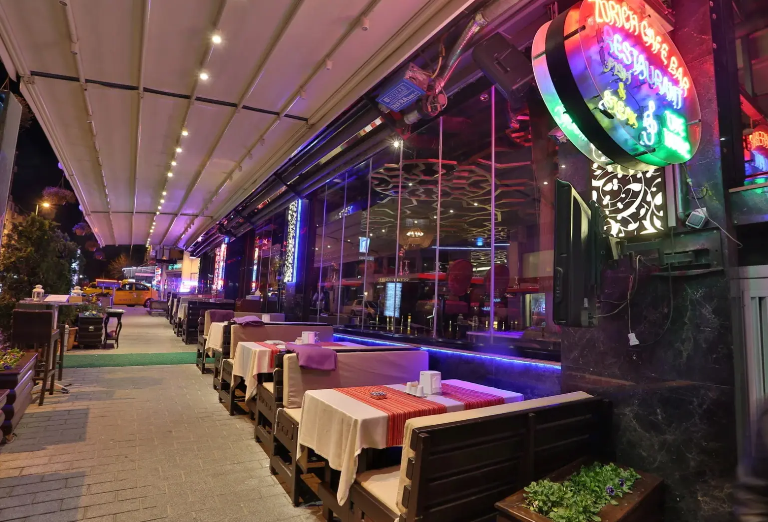 Restauracja i jedzenie w hotelu Zurich Istanbul