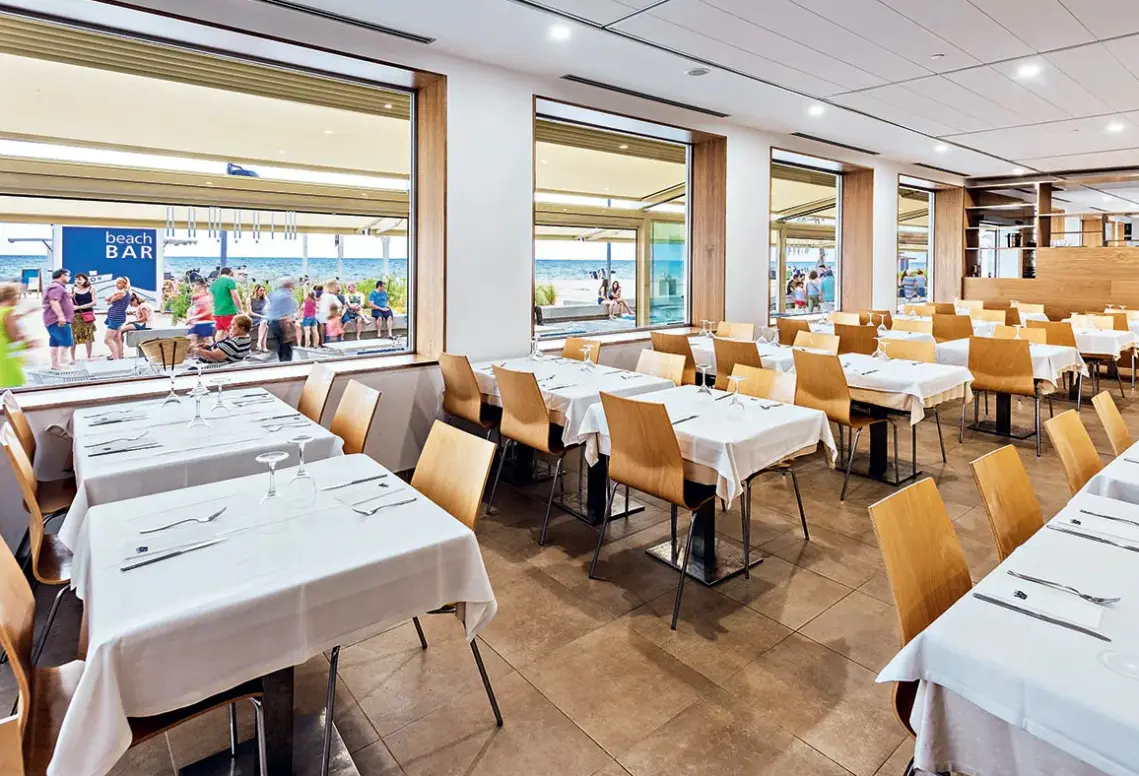 Restauracja i jedzenie w hotelu 4R Miramar Calafell