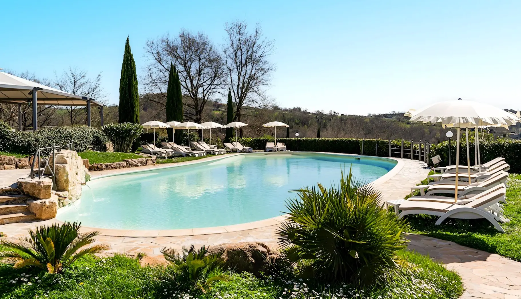 Basen w hotelu Abbazia Collemedio Resort & Spa