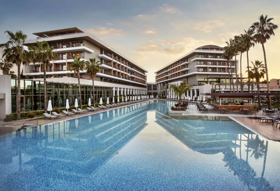 Basen w hotelu Acanthus Cennet Barut Collection