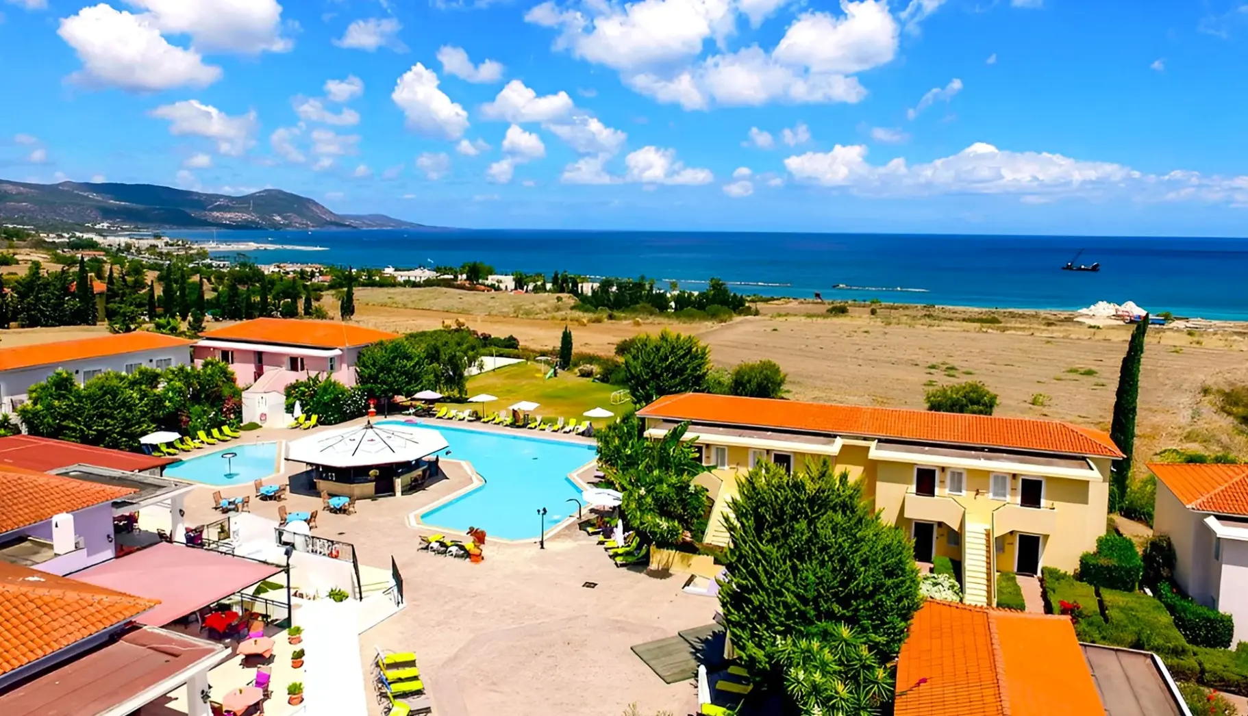 Plaża przy hotelu Akamanthea Holiday Village