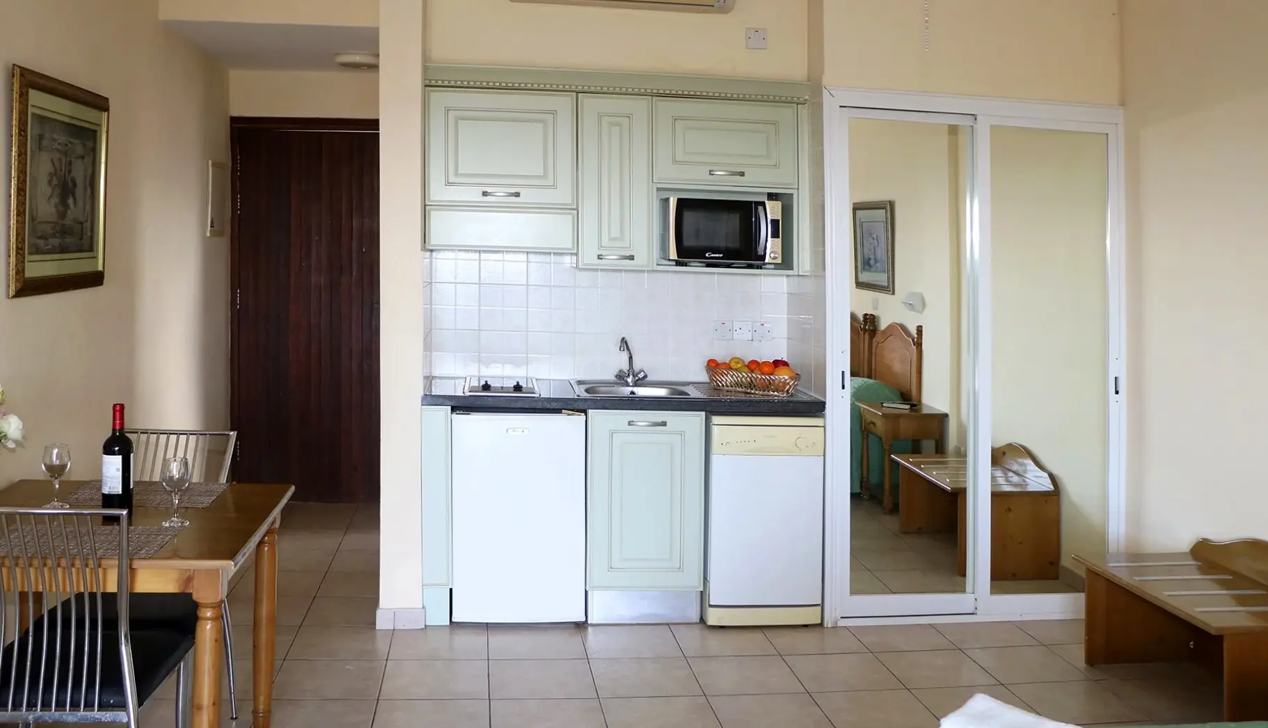 Restauracja i jedzenie w hotelu Akamanthea Holiday Village