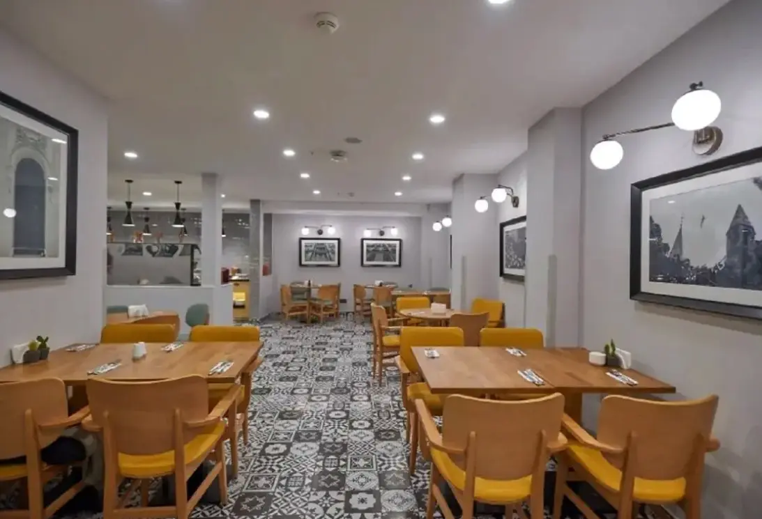 Restauracja i jedzenie w hotelu Akka Hotels Suites