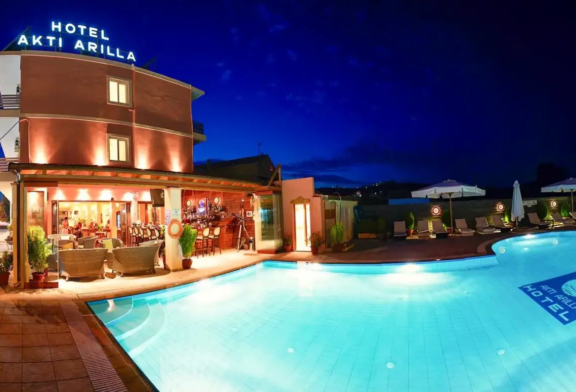 Basen w hotelu Akti Arilla