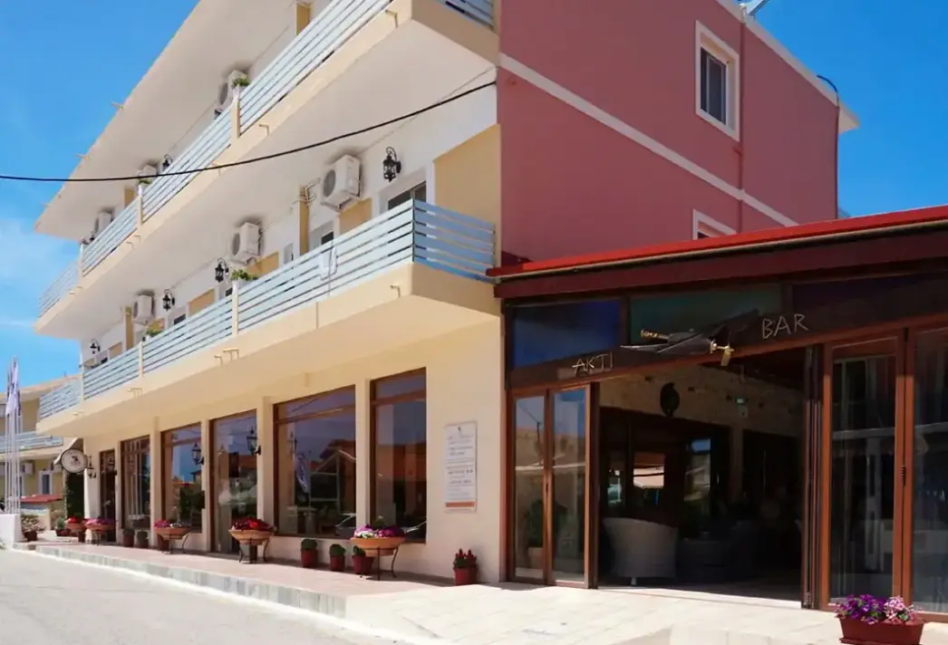 Plaża przy hotelu Akti Arilla
