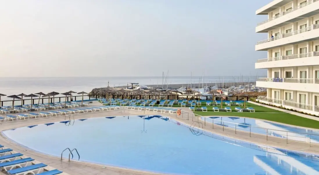 Basen w hotelu Alua Atlántico Golf Resort