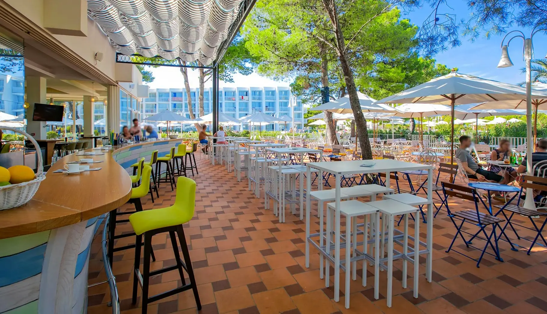Restauracja i jedzenie w hotelu Amadria Park Beach Hotel Jakov