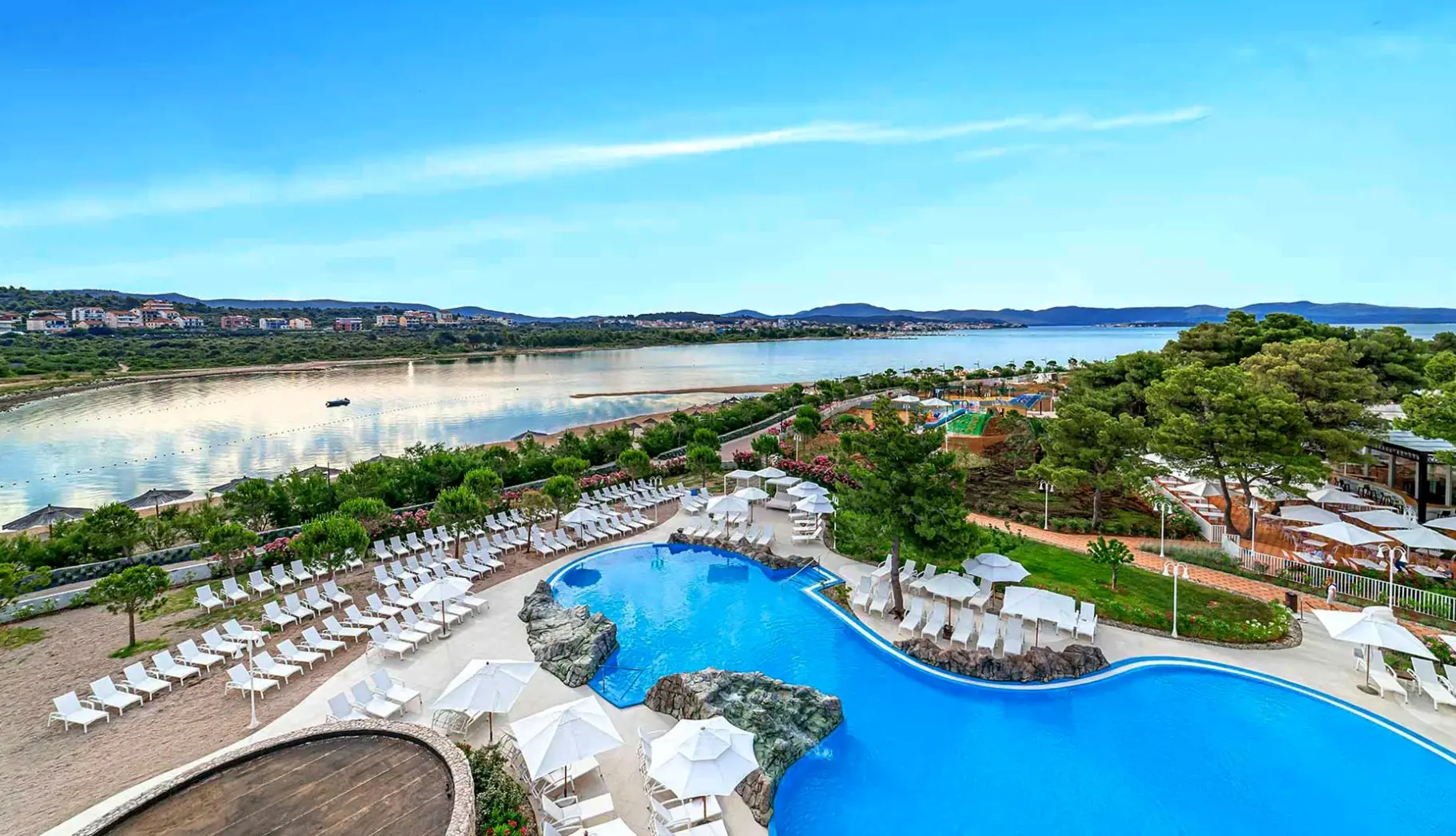 Basen w hotelu Amadria Park Beach Hotel Jakov