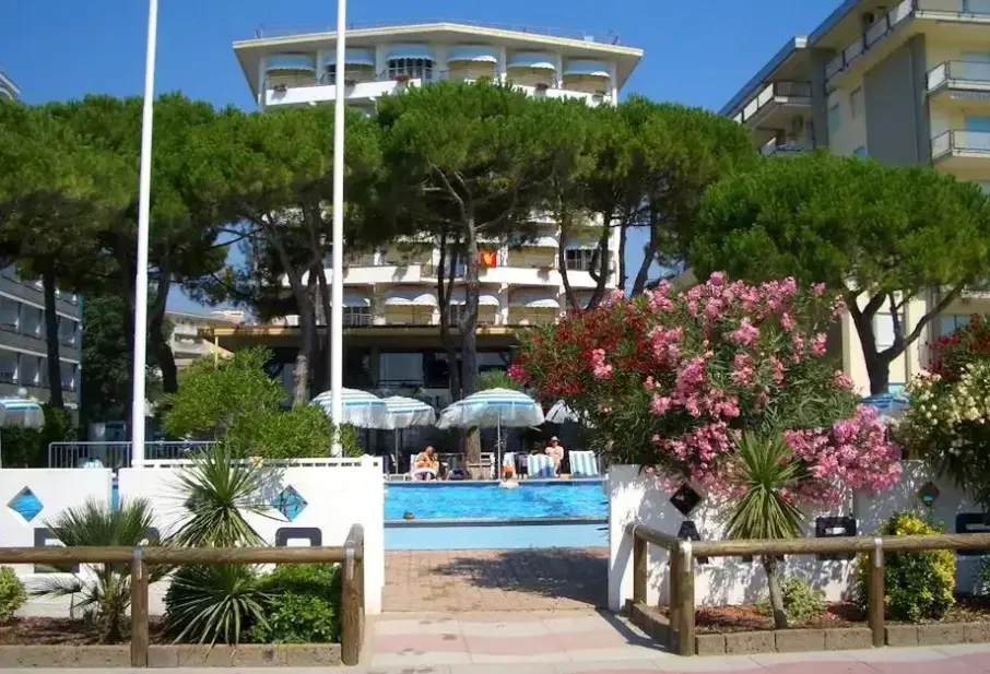 Basen w hotelu Ambasciatori Palace