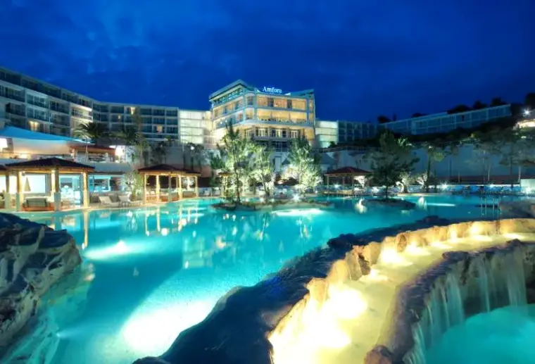 Basen w hotelu Amfora Hvar Grand Beach Resort