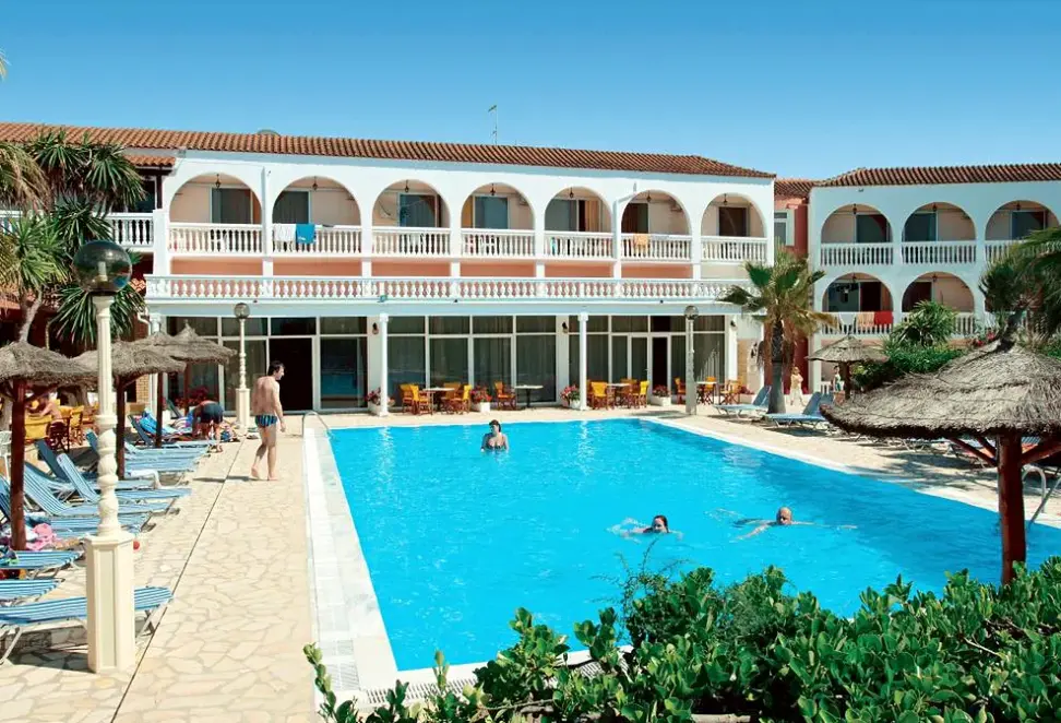 Basen w hotelu Angela Beach